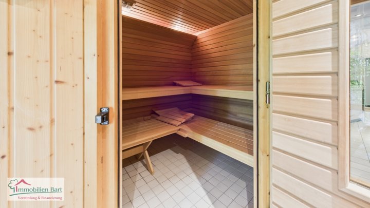 WOHNHAUS MIT 458 M² WOHNFLÄCHE IN LOSHEIM-HAUSBACH