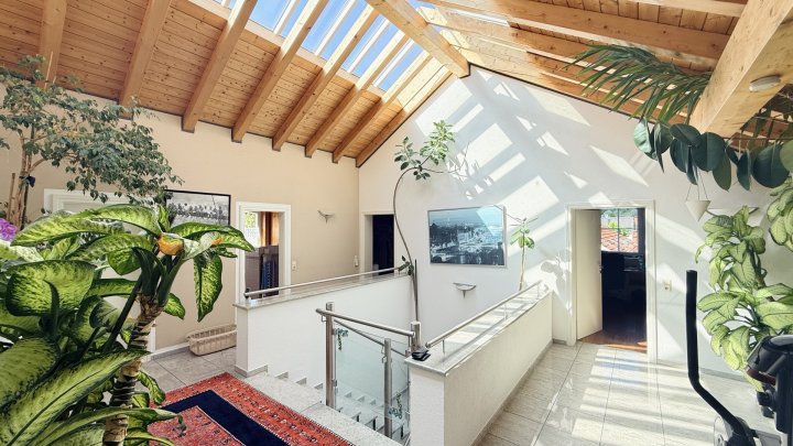 Exklusives u. großzügiges Anwesen mit Einliegerwohnung und luxuriösem Pool in Siersburg zu verkaufen