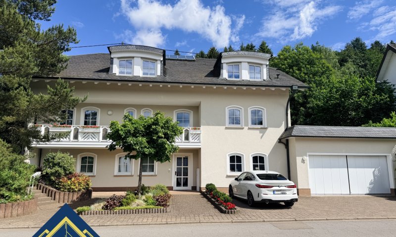 Exklusives u. großzügiges Anwesen mit Einliegerwohnung und luxuriösem Pool in Siersburg zu verkaufen