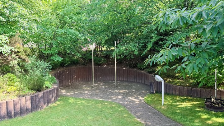 Exklusives u. großzügiges Anwesen mit Einliegerwohnung und luxuriösem Pool in Siersburg zu verkaufen