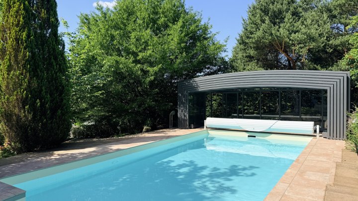 Exklusives u. großzügiges Anwesen mit Einliegerwohnung und luxuriösem Pool in Siersburg zu verkaufen