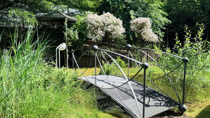Exklusives u. großzügiges Anwesen mit Einliegerwohnung und luxuriösem Pool in Siersburg zu verkaufen