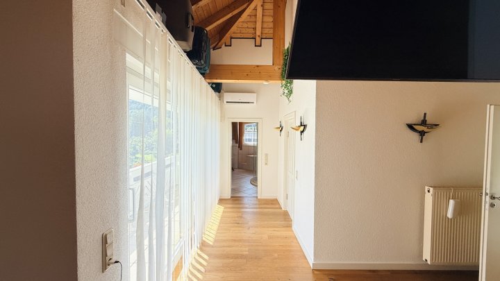 Exklusives u. großzügiges Anwesen mit Einliegerwohnung und luxuriösem Pool in Siersburg zu verkaufen