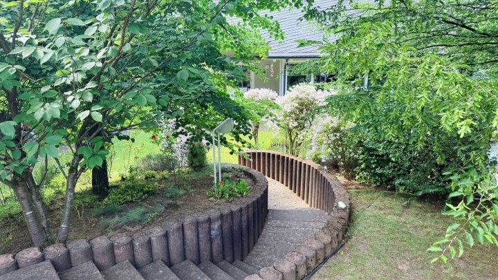 Exklusives u. großzügiges Anwesen mit Einliegerwohnung und luxuriösem Pool in Siersburg zu verkaufen