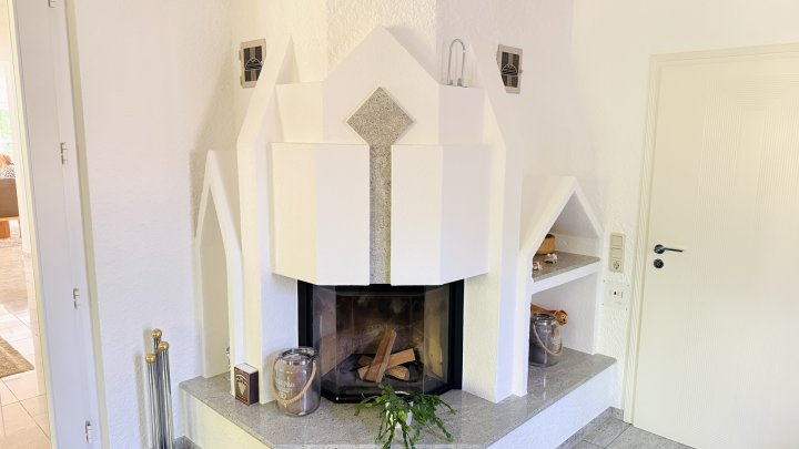Exklusives u. großzügiges Anwesen mit Einliegerwohnung und luxuriösem Pool in Siersburg zu verkaufen