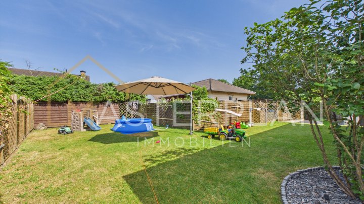 Stilvoll modernisiertes Einfamilienhaus mit Garten und vielseitigem Raumangebot