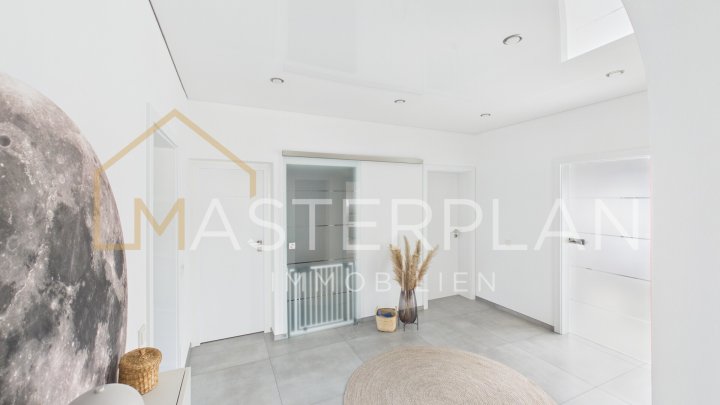 Stilvoll modernisiertes Einfamilienhaus mit Garten und vielseitigem Raumangebot