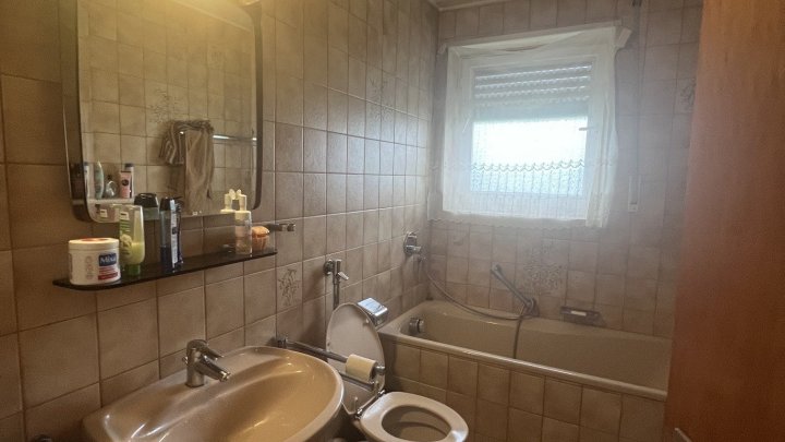  2-3 Familienhaus in Saarbrücken-Klarenthal - Ruhiges Wohnen auf großzügigem Grundstück