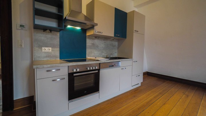 VILLA SCHWINN - Repräsentative 2,5-ZKB Altbauwohnung im DG mit EBK in ZW-City