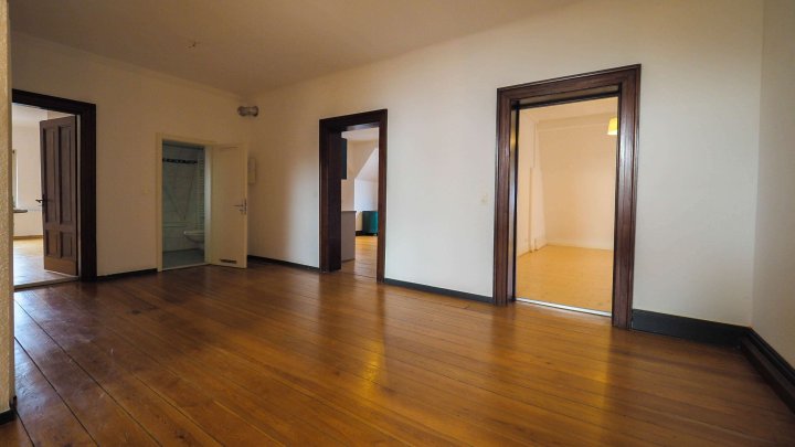 VILLA SCHWINN - Repräsentative 2,5-ZKB Altbauwohnung im DG mit EBK in ZW-City