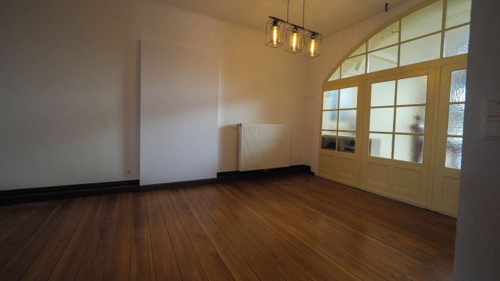 VILLA SCHWINN - Repräsentative 2,5-ZKB Altbauwohnung im DG mit EBK in ZW-City