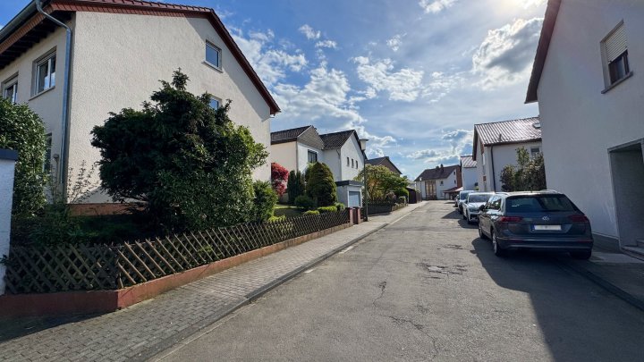 RUHIGE LAGE - Großzügige 1-ZKB Wohnung im Dachgeschoss in ZW-City