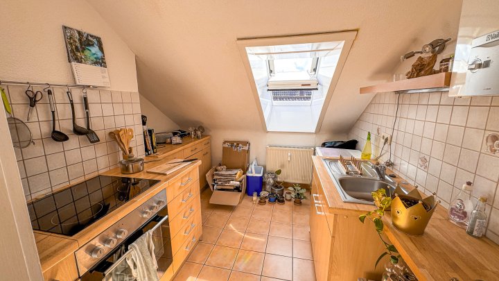 RUHIGE LAGE - Großzügige 1-ZKB Wohnung im Dachgeschoss in ZW-City