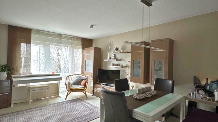 Attraktiv vermietete 3-ZKB Maisonette: Terrasse, Stellplatz, saniert mit neuem Dach und Fenstern