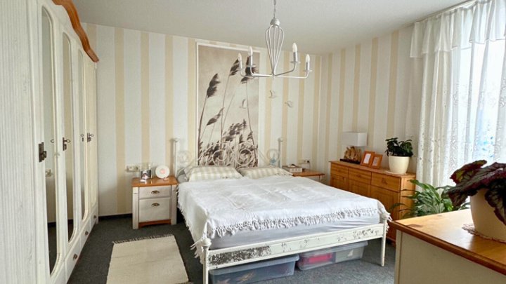 Attraktiv vermietete 3-ZKB Maisonette: Terrasse, Stellplatz, saniert mit neuem Dach und Fenstern
