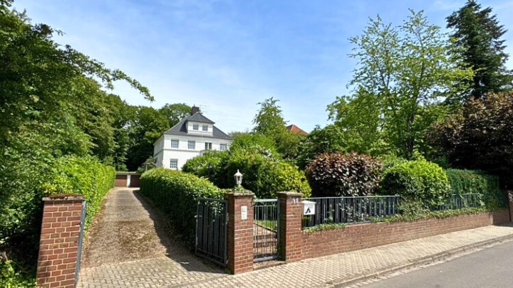 Altbauvilla mit parkähnlichem Grundstück auf dem oberen Rastpfuhl