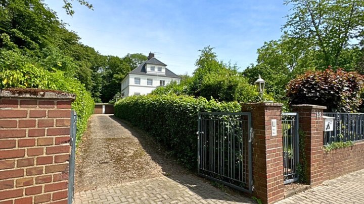 Altbauvilla mit parkähnlichem Grundstück auf dem oberen Rastpfuhl