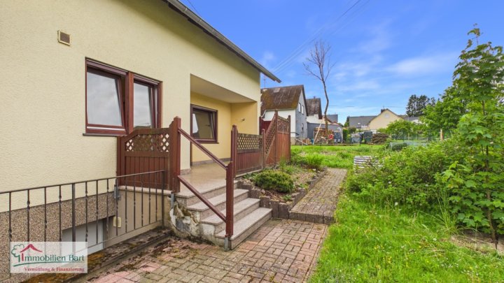 SOFORT VERFÜGBAR: WOHNHAUS MIT 2 WOHNEINHEITEN IN TOP LAGE VON ORSCHOLZ