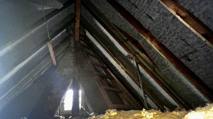 Doppelhaushälfte mit Garten und Garage - Ihr Sanierungsprojekt mit Potenzial in Großrosseln