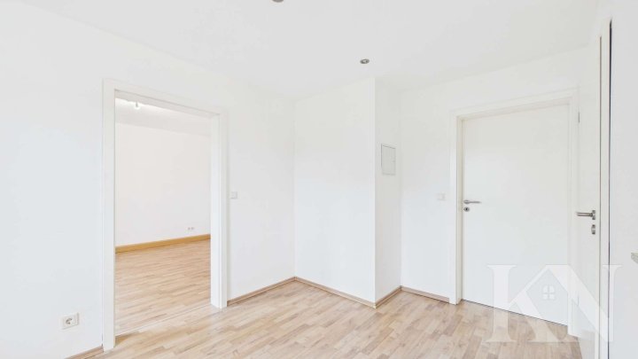 Gepflegte Doppelhaushälfte mit Garten & Ausbaupotenzial in Uchtelfangen