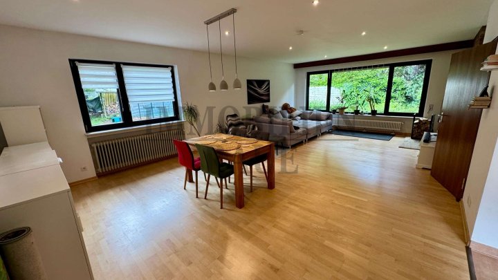 WOHNEN MIT VIEL PLATZ, PRIVATSPHÄRE UND ZAHLREICHEN EXTRAS – GEPFLEGTER WINKELBUNGALOW IN SPIESEN