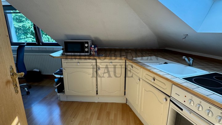 WOHNEN MIT VIEL PLATZ, PRIVATSPHÄRE UND ZAHLREICHEN EXTRAS – GEPFLEGTER WINKELBUNGALOW IN SPIESEN