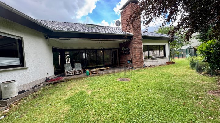 WOHNEN AUF EINER EBENE – WINKELBUNGALOW MIT GARTEN IN GUTER LAGE VON SPIESEN