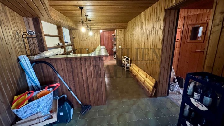 WOHNEN MIT VIEL PLATZ, PRIVATSPHÄRE UND ZAHLREICHEN EXTRAS – GEPFLEGTER WINKELBUNGALOW IN SPIESEN