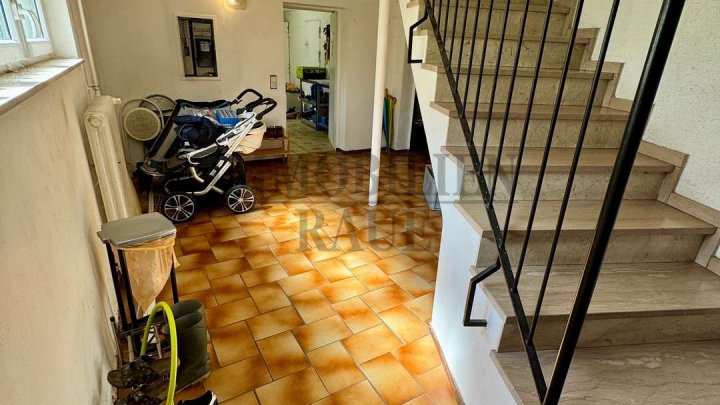 WOHNEN MIT VIEL PLATZ, PRIVATSPHÄRE UND ZAHLREICHEN EXTRAS – GEPFLEGTER WINKELBUNGALOW IN SPIESEN