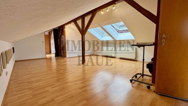 WOHNEN MIT VIEL PLATZ, PRIVATSPHÄRE UND ZAHLREICHEN EXTRAS – GEPFLEGTER WINKELBUNGALOW IN SPIESEN