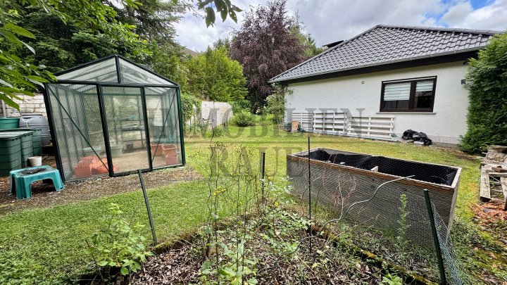 WOHNEN AUF EINER EBENE – WINKELBUNGALOW MIT GARTEN IN GUTER LAGE VON SPIESEN