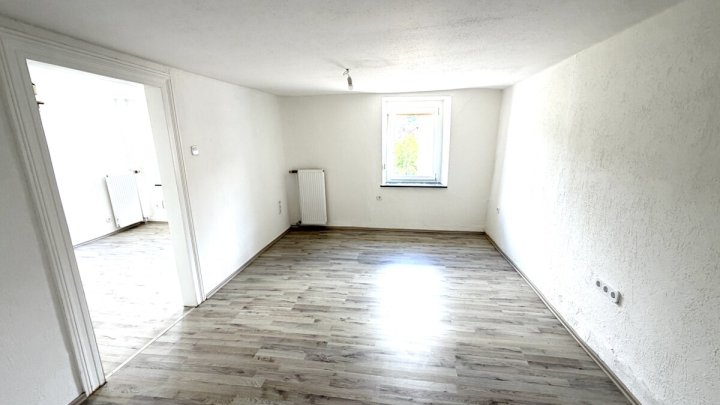 Mehrgenerationenhaus mit separaten Wohneinheiten und Scheune