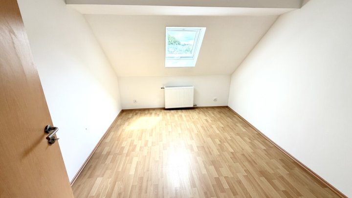 Mehrgenerationenhaus mit separaten Wohneinheiten und Scheune