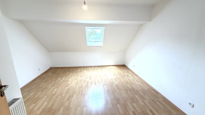 Mehrgenerationenhaus mit separaten Wohneinheiten und Scheune