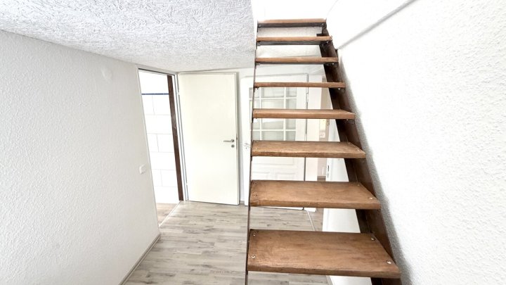 Mehrgenerationenhaus mit separaten Wohneinheiten und Scheune