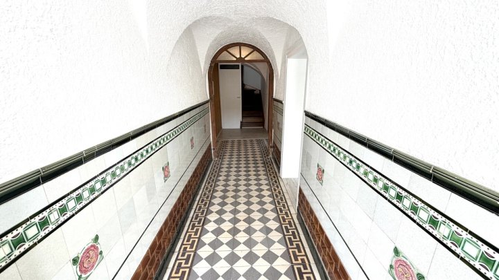 Mehrgenerationenhaus mit separaten Wohneinheiten und Scheune