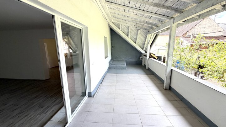 Mehrgenerationenhaus mit separaten Wohneinheiten und Scheune