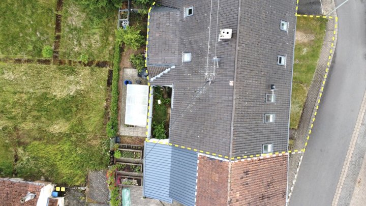 Mehrgenerationenhaus mit separaten Wohneinheiten und Scheune