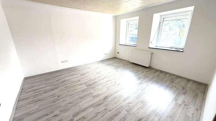 Mehrgenerationenhaus mit separaten Wohneinheiten und Scheune
