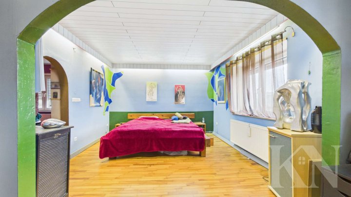 Freistehend! Großzügiges Ein,- bis Zweifamilienhaus in Wiesbach