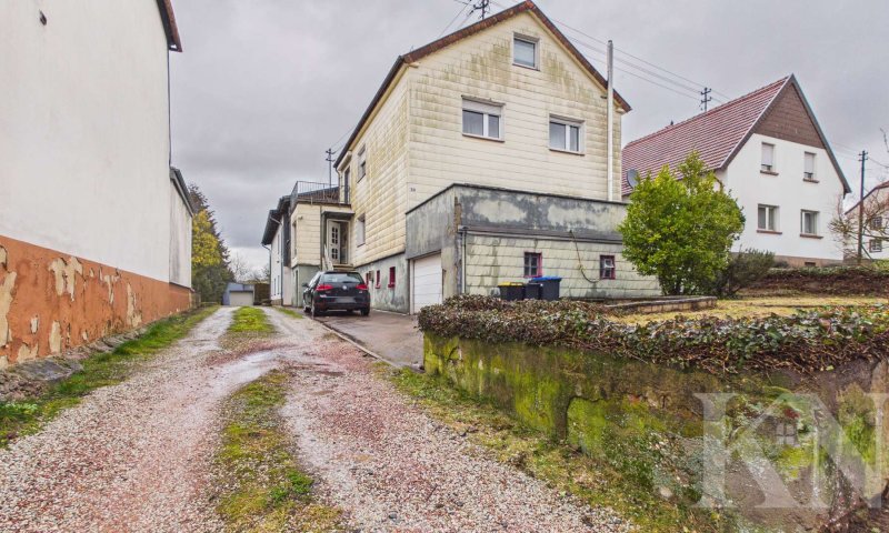 Freistehend! Großzügiges Ein,- bis Zweifamilienhaus in Wiesbach