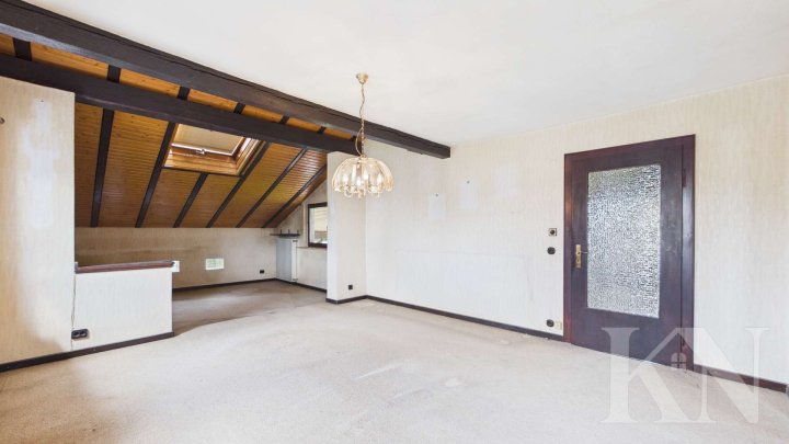 Freistehendes Ein-bis Zweifamilienhaus mit großem Grundstück & Potenzial in Schwalbach-Elm!