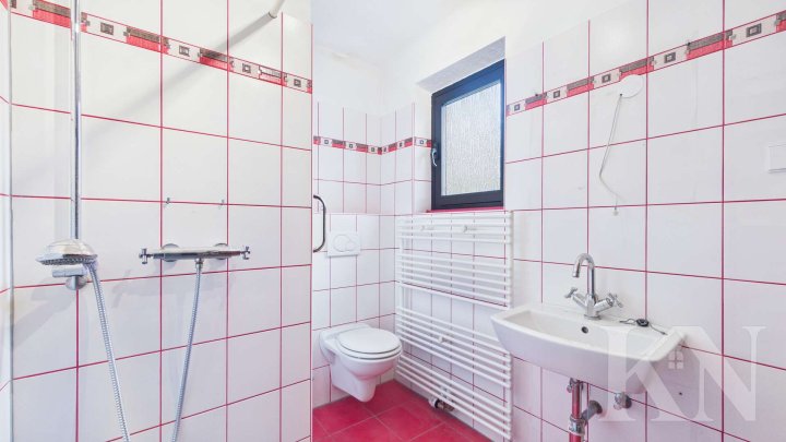 Freistehendes Ein-bis Zweifamilienhaus mit großem Grundstück & Potenzial in Schwalbach-Elm!