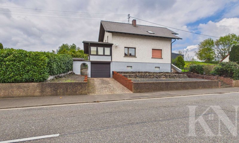 Freistehendes Ein-bis Zweifamilienhaus mit großem Grundstück & Potenzial in Schwalbach-Elm!