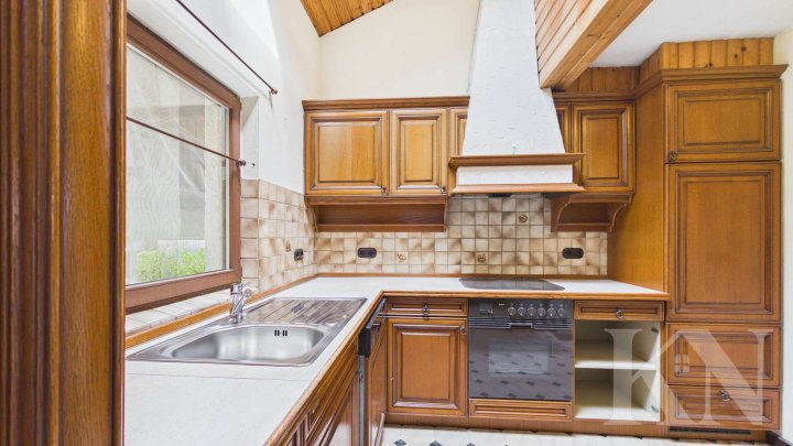 Freistehendes Ein-bis Zweifamilienhaus mit großem Grundstück & Potenzial in Schwalbach-Elm!