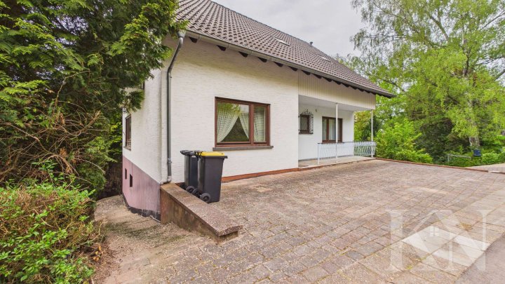 Einfamilienhaus mit großem Grundstück und vielseitigem Potenzial