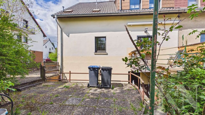 Doppelhaushälfte mit Potenzial in ruhiger Lage von Ludweiler