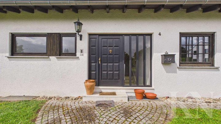 Ruhig gelegenes Einfamilienhaus mit großzügigem Grundstück in Heckendahlheim