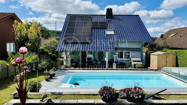 Freistehendes Einfamilienhaus mit Pool, Sauna und PV-Anlage - Viel Platz & Komfort in ruhiger Lage