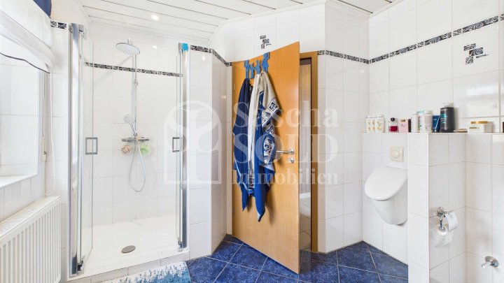 Freistehendes Einfamilienhaus mit Pool, Sauna und PV-Anlage - Viel Platz & Komfort in ruhiger Lage